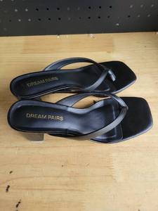 lot 19143 image: Dream Pairs Black Kitten Heel Slide Sandals Size 9