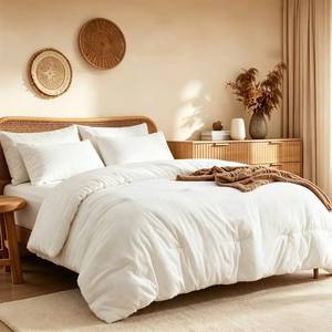 lot 9427 image: Queen Comforter Set Prewashed Lightweight Quilted Bedding for All Season
