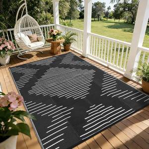 lot 17408 image: Garvee Waterproof Outdoor Rug 5x8 Black White