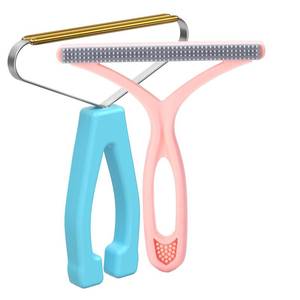 lot 14017 image: SOCCSO Pet Hair Remover Carpet Rake 2-in-1