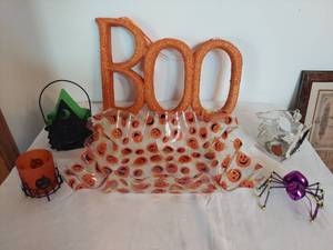 lot 1007 image: Halloween decor