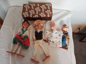 lot 1010 image: Lot of 4 Vintage Articulated Puppet Dolls - Bugs bunny, Popeye