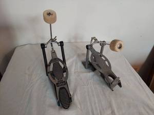lot 1011 image: Ludwig Speed King Twin Spring Bass Drum Pedal