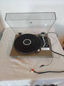 lot 1024 image: Technics SL-23 Frequency Generator Servo Turntable