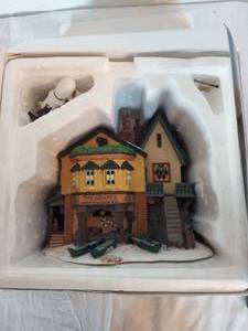 lot 1028 image: Department 56 Heritage Village The Grapes Inn Dickens Village Series 5th Edition 1996