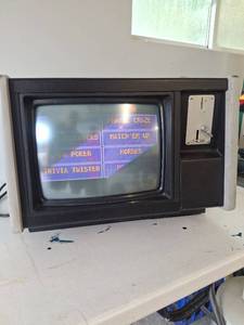 lot 1035 image: Merit Industries Megatouch 3000 Game Machine - Works Good