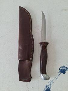 lot 1043 image: Cutco Fixed Blade Knife Serrated Edge with Leather Sheath