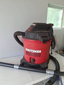 lot 1051 image: Craftsman 16 Gallon 5.5 Peak HP WetDry Vac