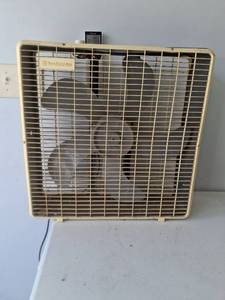 lot 1064 image: Toastmaster Box Fan 20 inch