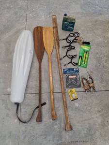 lot 1075 image: Fishing & Boating Accessories Lot - Oars, Fenders, Lights, Swivel, Wash