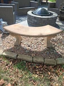 lot 1086 image: Curved Concrete Garden Bench