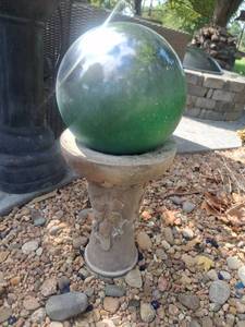 lot 1087 image: Garden Gazing Ball on Pedestal Stand