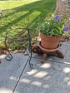 lot 1091 image: Metal Plant Stand and Planter with Wood Base