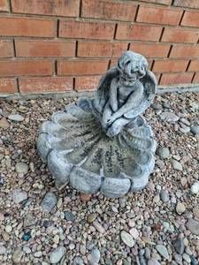 lot 1100 image: Angel Garden Statue with Shell Basin