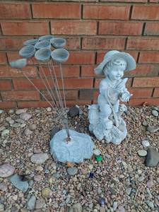 lot 1101 image: Garden Decor Lot Boy Figurine with Fish