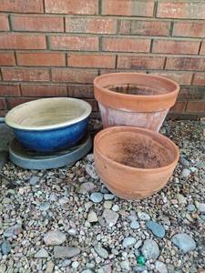 lot 1103 image: Lot of 3 Ceramic Planters