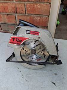 lot 1114 image: Sears Craftsman 1-14 Hp Circular Saw