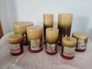 lot 1124 image: (8) Scents of Style Designer Candles