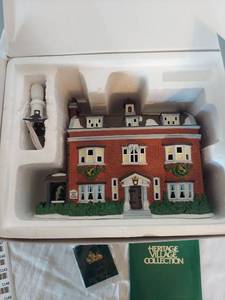 lot 1126 image: Dept 56 Heritage Dickens Village Series Gads Hill Place