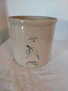 lot 1143 image: Red Wing Stoneware 4 Gallon Crock with Leaf Decoration