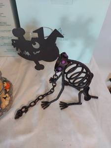 lot 1147 image: Partylite Halloween decor