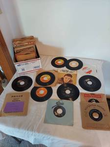 lot 1149 image: Lot of 45 RPM Vinyl Records
