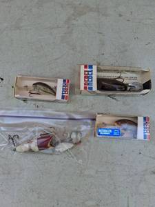 lot 1170 image: Rebel Fishing Lures Lot - 4-Piece - Crankbait, Crawdad