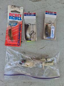 lot 1176 image: Rebel Fishing Lures Lot - 4 Pieces Crawfish, Diver, Humpback