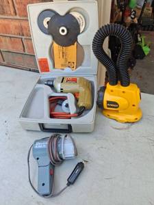 lot 1180 image: Black & Decker Drill Kit with DeWalt Flashlight