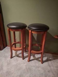lot 1197 image: Pair of Bar Stools with Black Upholstered Seats - 30 inch