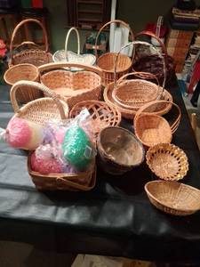 lot 1200 image: Lot of Woven Baskets