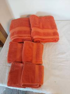 lot 1219 image: Orange Towel Set - 6-Piece Bath Towels Hand Towels Washcloths