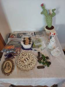 lot 1234 image: Decorative Lot - Ornament Figurines, CDs, Drawer Pulls, Hardware
