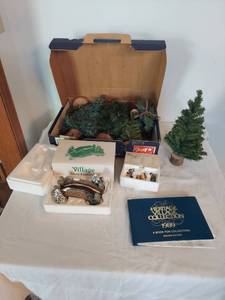 lot 1238 image: Department 56 Heritage Village Collection Christmas Lot with Accessories