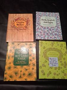 lot 1261 image: Readers Digest Songbook Lot - 4 Books