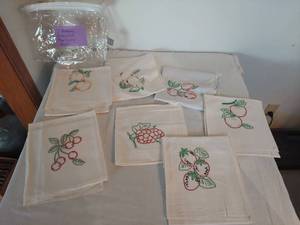 lot 1271 image: 7 Fruit Embroidered Tea Towels Fruit