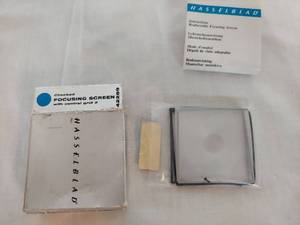 lot 1283 image: Hasselblad Focusing Screen with Central Grid 2