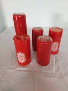 lot 1289 image: 5 Scented Pillar Candles