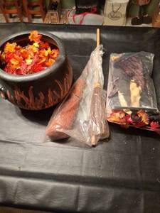lot 1302 image: Halloween Accessories Lot - Cauldron with Flame Design