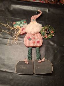 lot 1307 image: Christmas Santa Decoration with Wreath