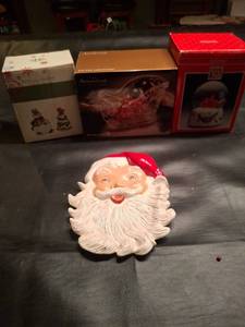 lot 1309 image: Holiday Decorative Items Lot - 4 Pieces