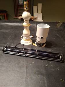 lot 1312 image: Blacklight and 2 Lamps