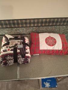 lot 1315 image: Cuddl Duds The Cozy Soft Collection Throw and Pillow