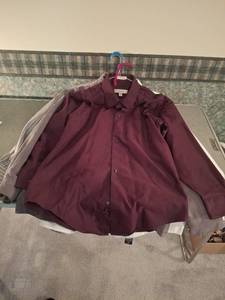 lot 1318 image: Lot of 4 Mens Button-Up Shirts