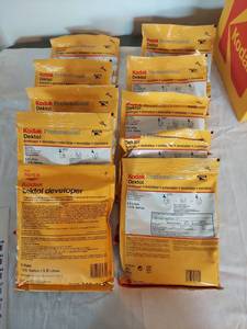 lot 1338 image: Kodak Professional Dektol Developer - Makes 1 gallon - Lot of 10 Packets