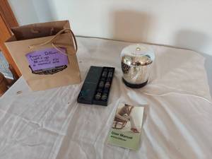 lot 1343 image: Radha Beauty Top 6 Essential Oils Set with Aroma Diffuser