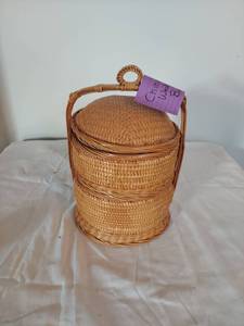lot 1347 image: Chinese Wedding Basket
