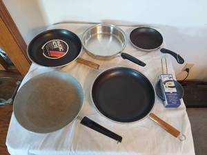lot 1359 image: 6 skillets, various sizes
