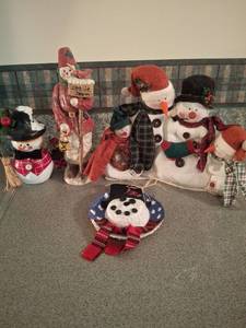 lot 1373 image: Lot of Snowman Figurines