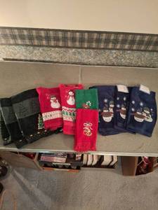 lot 1375 image: Holiday Themed Towels Lot - Snowman Bells Christmas